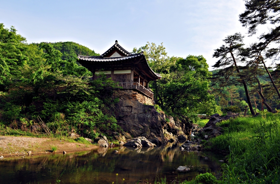 조선시대 양반가 생활상을 엿볼 수 있는 고택에서 옛 선비의 정치를 느끼며 꿈같은 하룻밤을 보낼 수 있다. 예천군 제공