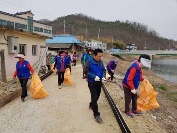 경북 군위군 소보면이 ‘깨끗한 지역만들기’ 평가에서 최우수상에 뽑혔다. 군위군 제공.