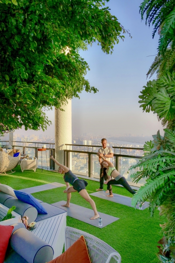 반얀트리 방콕에서 체험할 수 있는 요가 프로그램. 반얀트리 호텔 앤 리조트 제공.