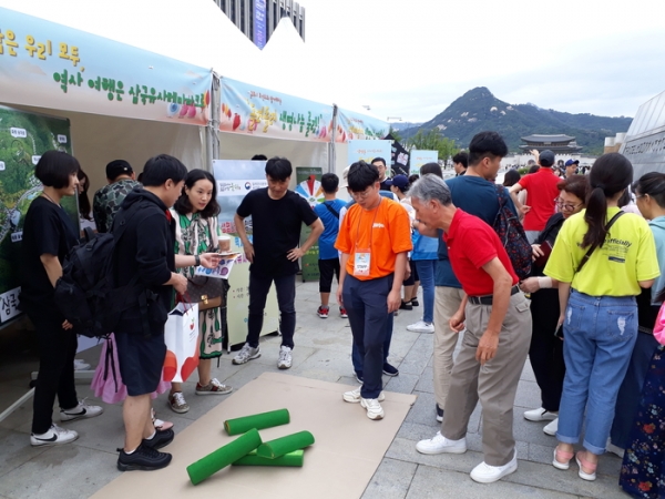 군위군보건소는 지난 11일부터 12일까지 서울 광화문광장에서 열린 생명나눔 활성화 캠페인에 동참했다. 군위군 제공.