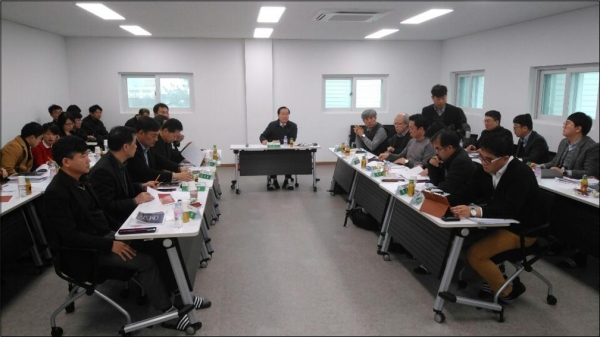 경북 의성군은 지난 13일 안계면 이웃사촌지원센터에서 ‘안계행복플랫폼 기본계획수립용역 중간보고회’를 열었다. 의성군 제공