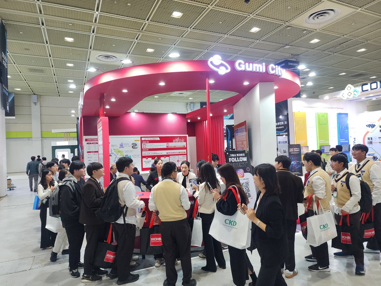 구미시가 22일부터 서울 코엑스에서 열리는 ‘제27회 반도체대전(SEDEX 2025)’에 참가, 반도체 기업 유치를 위한 홍보전을 펼친다. (구미시 제공)