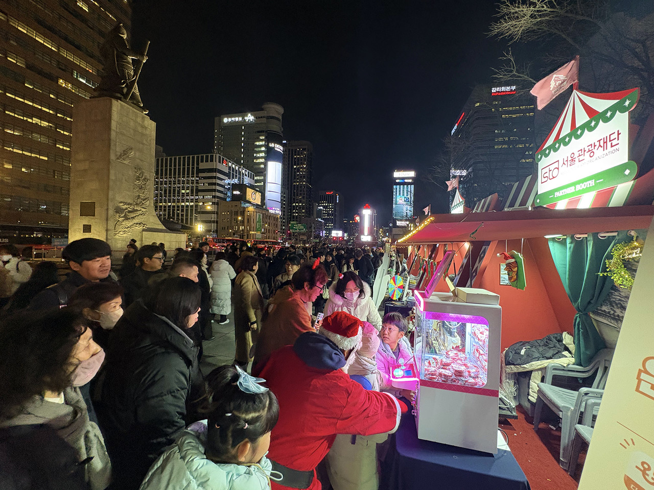 안동시가 서울 광화문 일대에서 열리는 ‘서울 광화문마켓’과 ‘2025 서울빛초롱축제’에 참가해 겨울 안동 관광 홍보를 한다. 안동시 제공