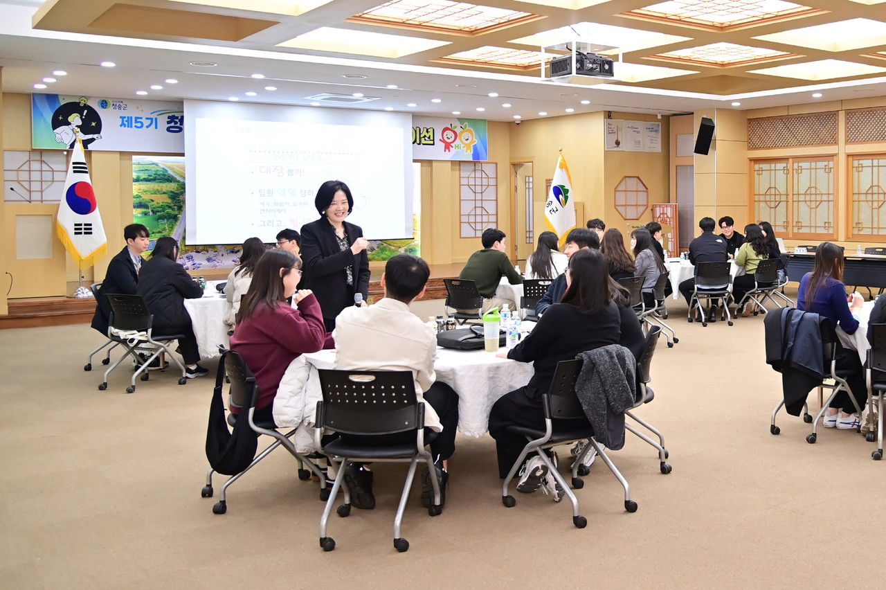 청송군이 16일 군청 대회의실에서 신규 및 저연차 공무원 30명으로 구성된 ‘제5기 청송어람’ 발대식을 가졌다. 청송군 제공