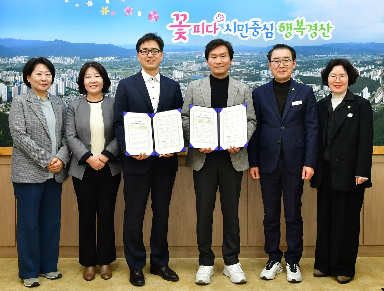 경산시와 경산우체국이 1인 가구 안부 살핌 서비스를 위한 업무협약을 체결했다. (경산시청 제공)